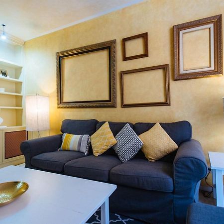 Pajaritos Suite Apartment - Private Parking Included Sevilla Buitenkant foto
