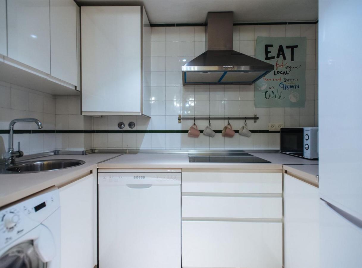 Pajaritos Suite Apartment - Private Parking Included Sevilla Buitenkant foto