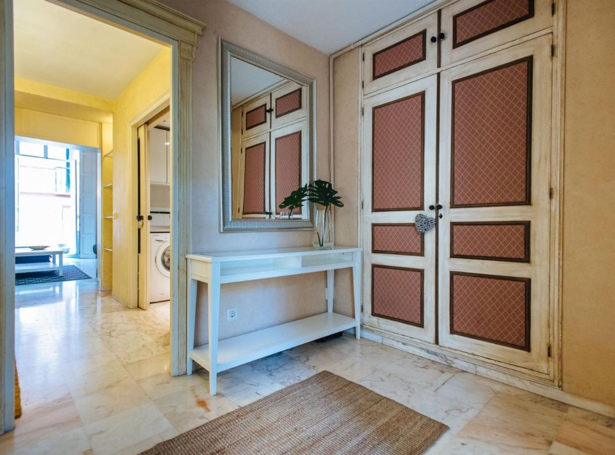 Pajaritos Suite Apartment - Private Parking Included Sevilla Buitenkant foto