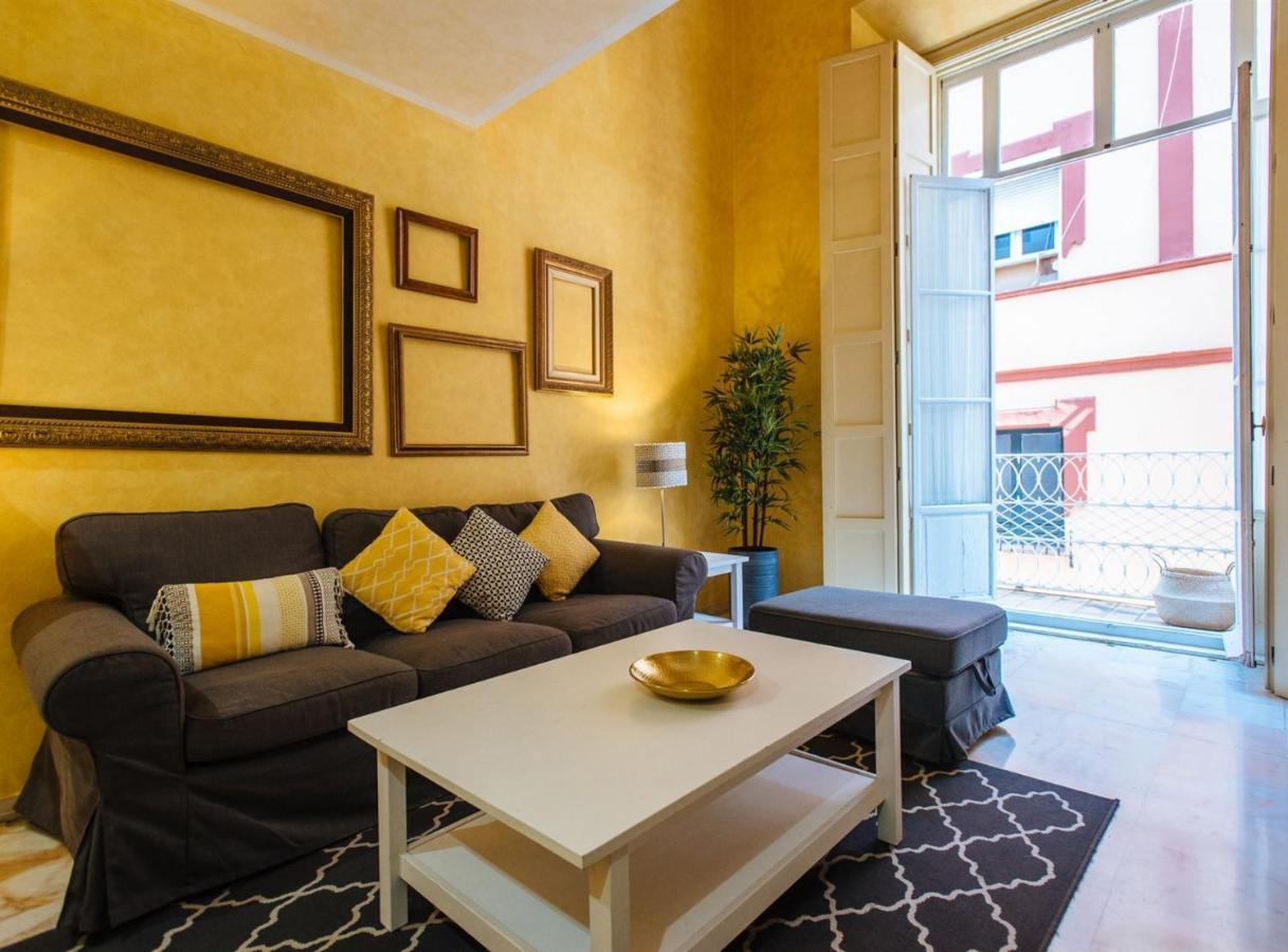 Pajaritos Suite Apartment - Private Parking Included Sevilla Buitenkant foto