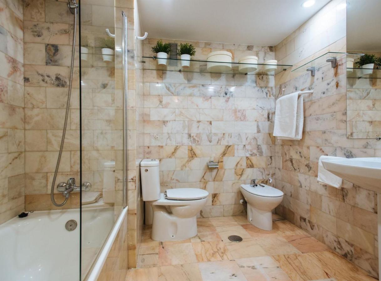 Pajaritos Suite Apartment - Private Parking Included Sevilla Buitenkant foto