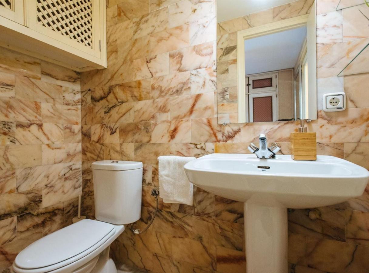 Pajaritos Suite Apartment - Private Parking Included Sevilla Buitenkant foto