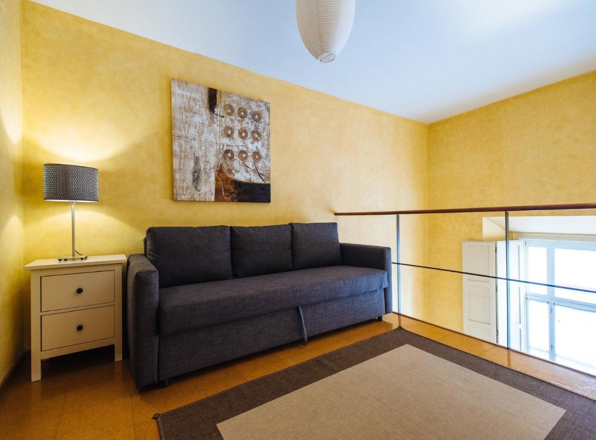 Pajaritos Suite Apartment - Private Parking Included Sevilla Buitenkant foto